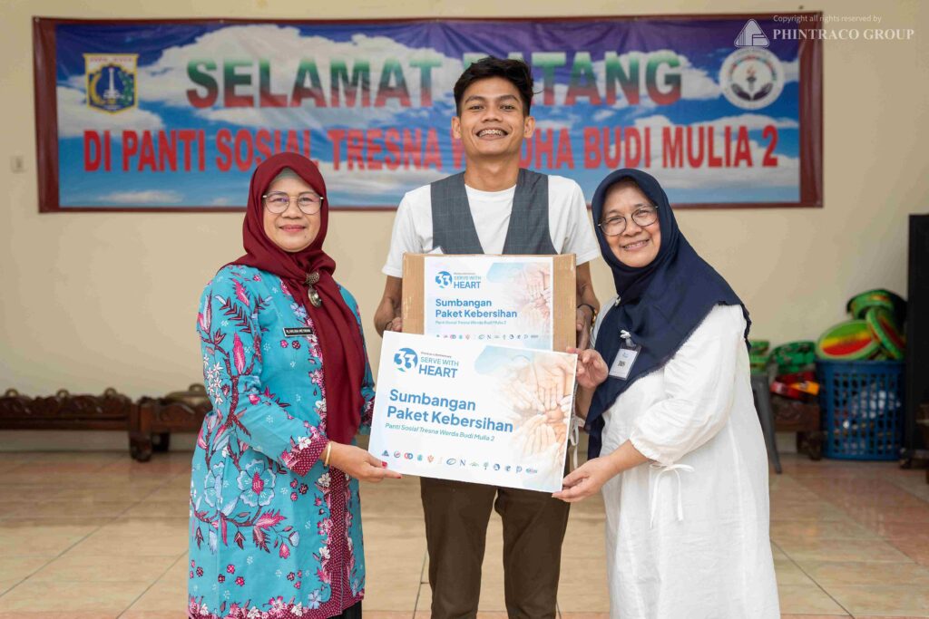 Penyerahan Bantuan Paket Kebersihan