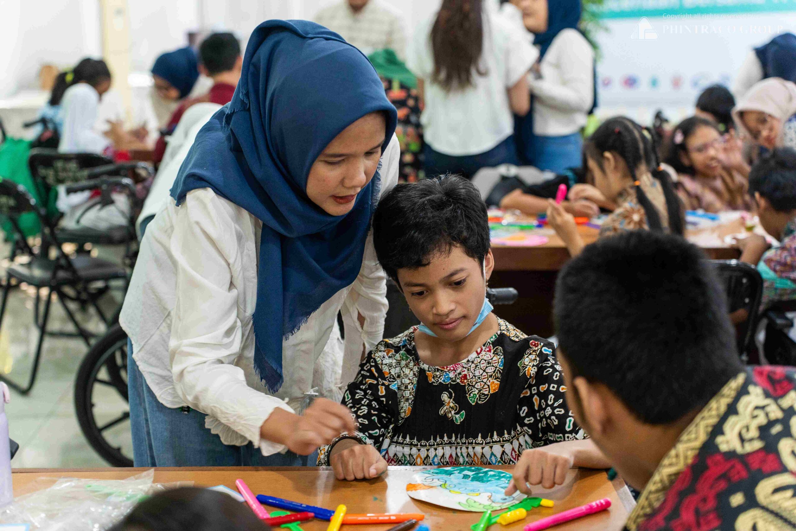 Phintraco Group Salurkan Bantuan CSR ke YPAC Jakarta